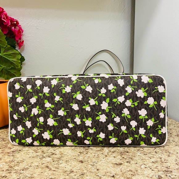 Michael KORS Large Open Tote - Picture 9 of 16